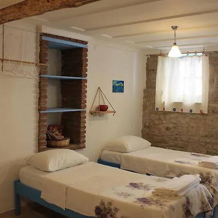 Agapi Konukevi Couette-café 3*